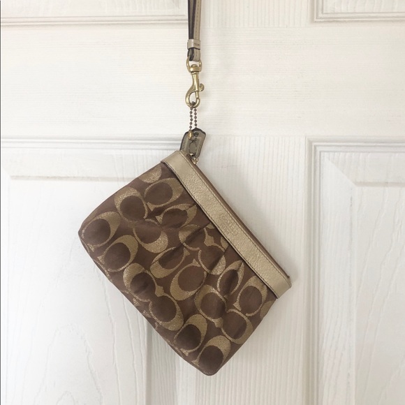 Coach Handbags - Coach Wristlet